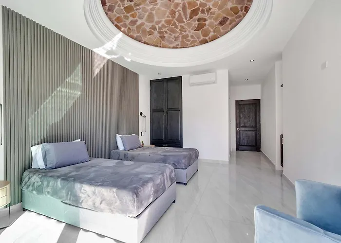 Marbella Lane Coastal Elegance With Pool *