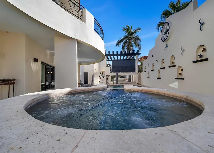 Marbella Lane Coastal Elegance With Pool Villa *