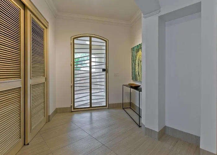 Marbella Lane Coastal Elegance With Pool Villa *